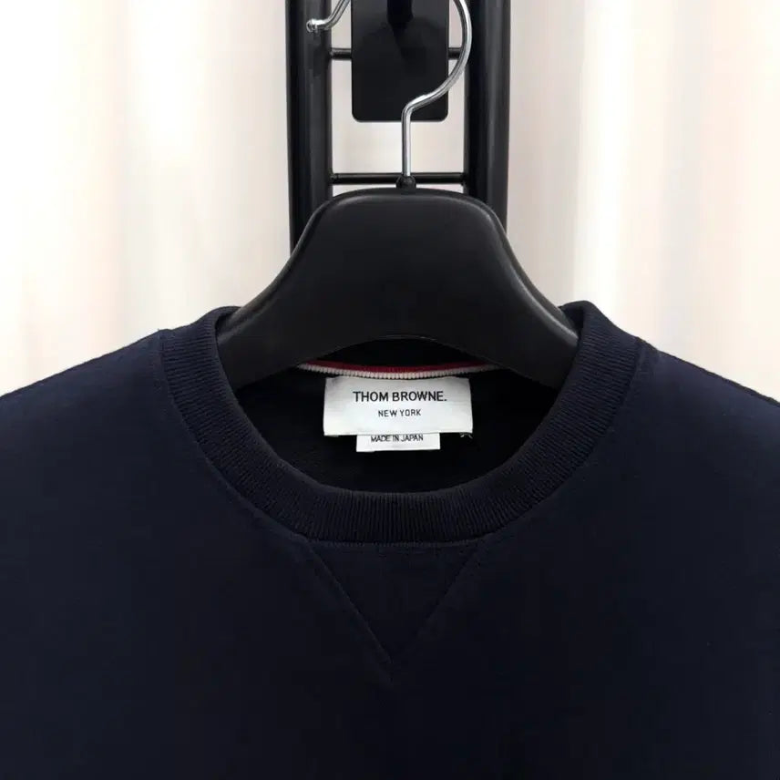 [BUNJANG] Thom Browne Striped Arm Patch Sweatshirt Navy / [2] 톰브라운 사선완장 맨투맨 네이비