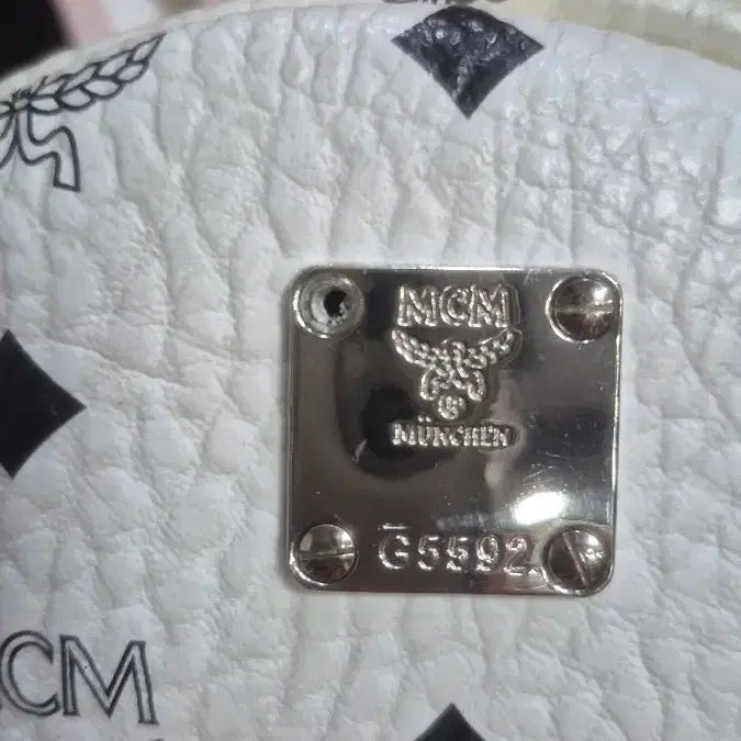 [BUNJANG] MCM Stark Rabbit Coated Small Backpack / MCM   스타크 비세토스   래빗   프린팅  코팅  스몰  벡팩