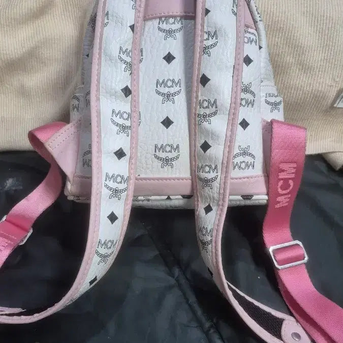 [BUNJANG] MCM Stark Rabbit Coated Small Backpack / MCM   스타크 비세토스   래빗   프린팅  코팅  스몰  벡팩