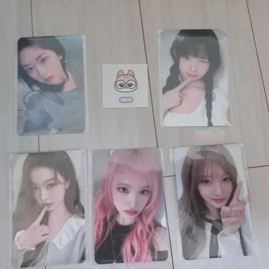 [BUNJANG] IVE MiniV Pop-up Exclusive Photocard and Sticker Set / 아이브 미니브 팝업 7만원 특전 포카 띠부씰 세트