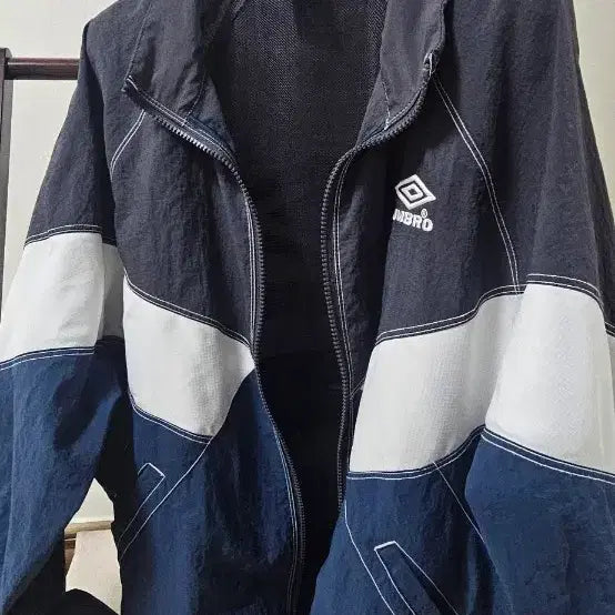 [BUNJANG] Umbro Windbreaker Jacket / 엄브로 바람막이