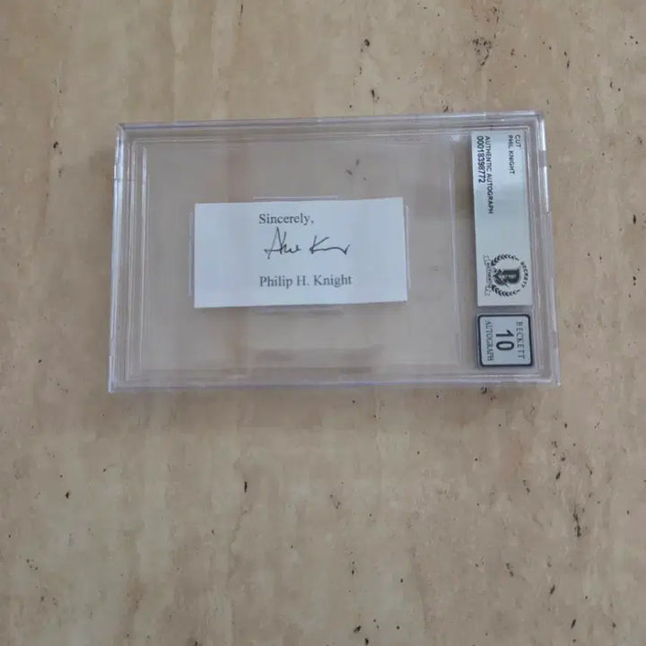 [BUNJANG] Phil Knight Signed Nike Encapsulated Baseball Cap / [베켓 인증] 나이키 설립자 필 나이트 친필 싸인 캡슐화