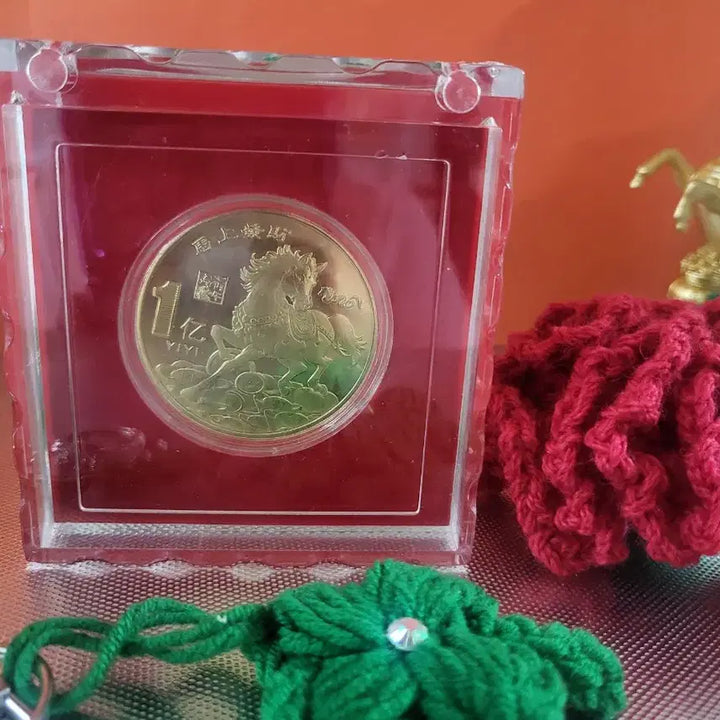 [BUNJANG] Golden Lucky Coin with Case / 황금색 행운 동전 (케이스 포함)