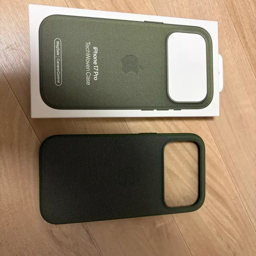 [BUNJANG] Apple iPhone 17 Pro Genuine Tech-Woven Case (Deep Green) / 아이폰17pro 정품 테크우븐케이스(진녹색)
