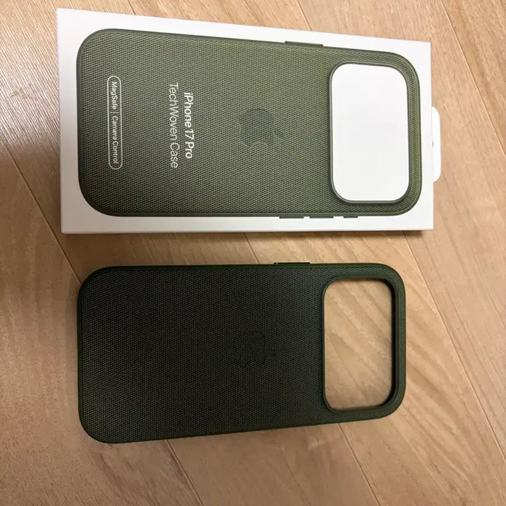 [BUNJANG] Apple iPhone 17 Pro Genuine Tech-Woven Case (Deep Green) / 아이폰17pro 정품 테크우븐케이스(진녹색)