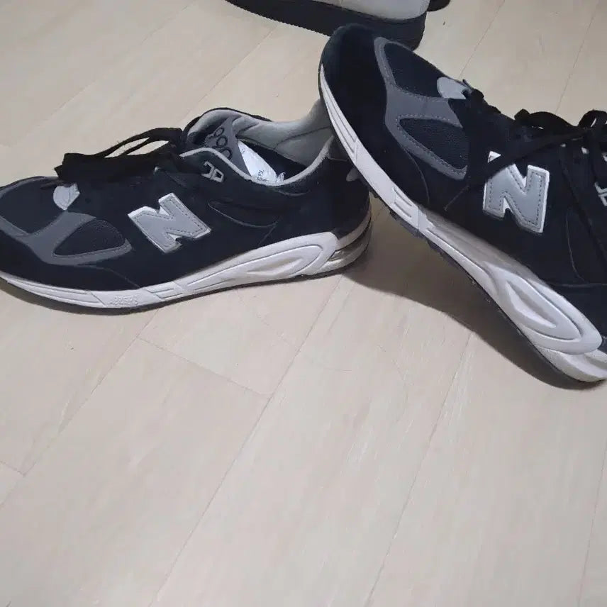 [SOLD OUT] 뉴발란스 990v2 블랙 290