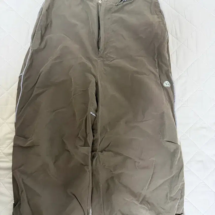 [BUNJANG] KOSEIO Strap Line Pants Brown / 코이세이오 스트랩 라인 팬츠 브라운