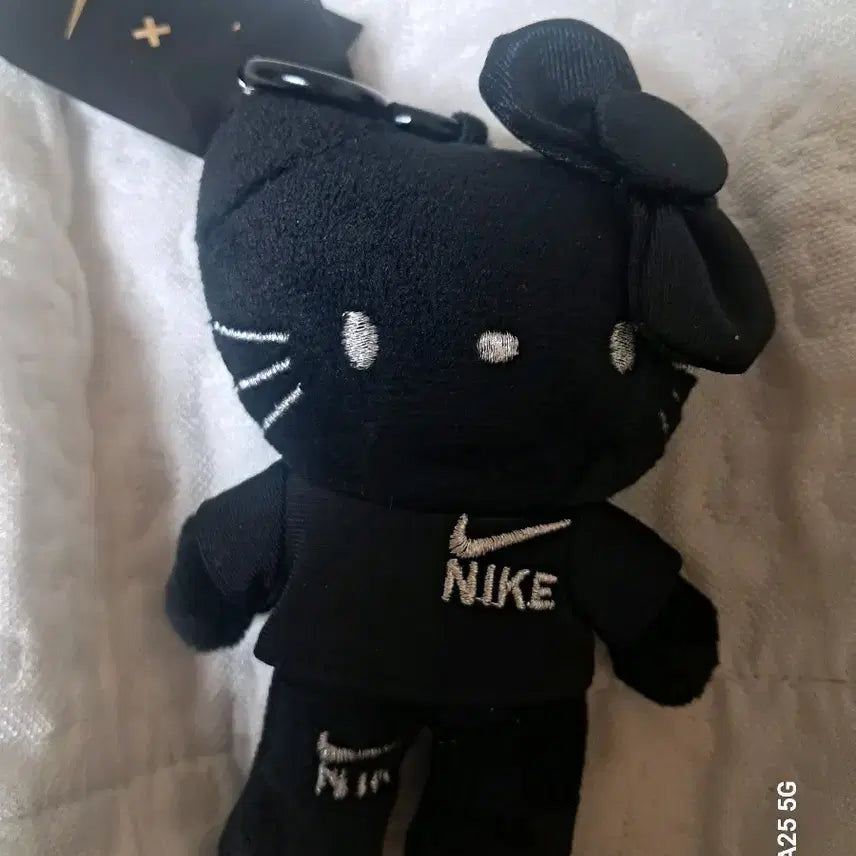[BUNJANG] Nike Collaboration Kitty Keyring / 레어)나이키 키링 콜라보키티