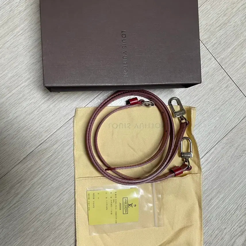 [BUNJANG] Louis Vuitton Red Bag Strap / 루이비통 가방 스트랩 (정품)