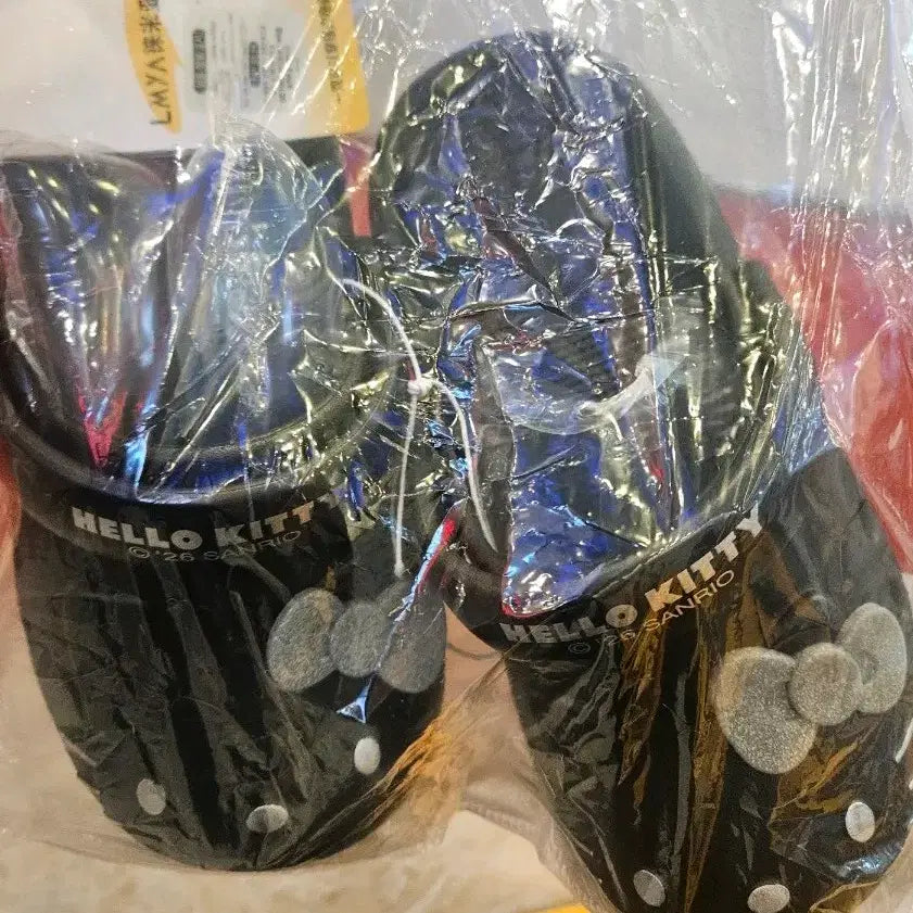[BUNJANG] Hello Kitty Crocs Black / 검정 헬로키티 크록스
