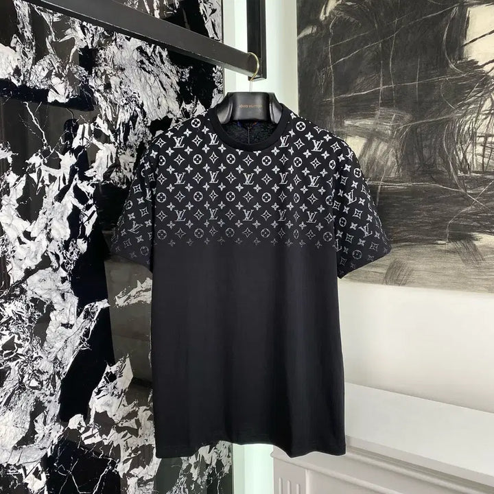 [BUNJANG] Louis Vuitton Monogram Gradient Black Short Sleeve T-Shirt / 루이비통 모노그램 그라디언트 블랙 반팔 티셔츠 남성 여름 올해구매