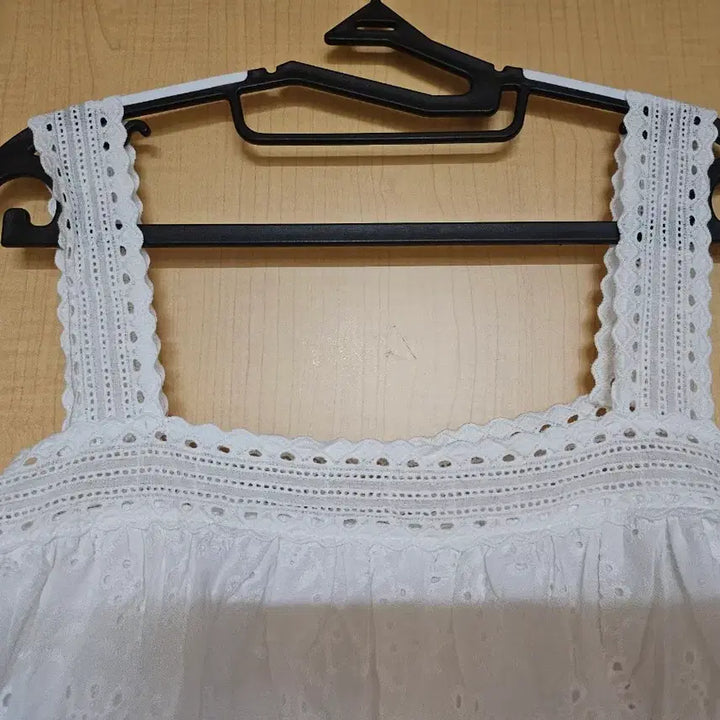 [BUNJANG] White Punching Lace Mini Dress / 화이트 펀칭 끈원피스
