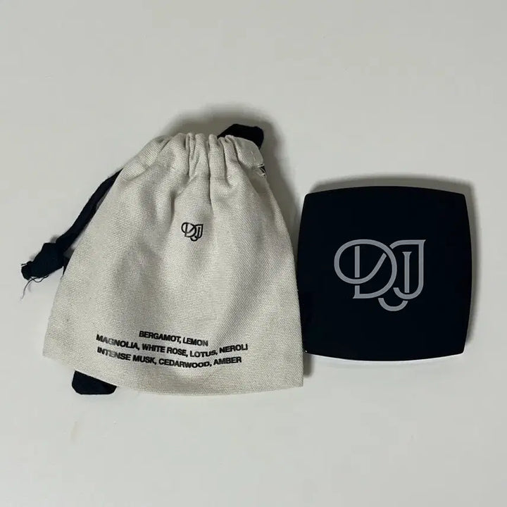 [BUNJANG] NCT DOJAEJUNG DJJ Hand Mirror Pouch Perfume MD / NCT DJJ 엔시티 도재정 손거울 파우치 퍼퓸 엠디