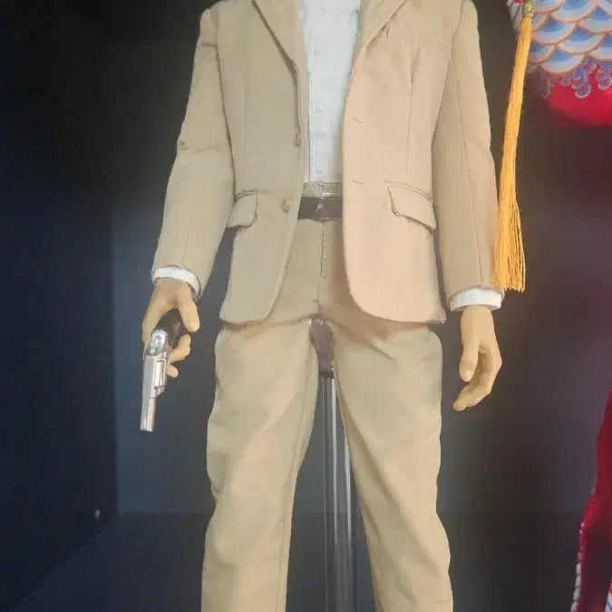 [BUNJANG] Gary Oldman Leon Stansfield Action Figure / 게리 올드만 피규어 베이지색 정장  레옹 스탠필드