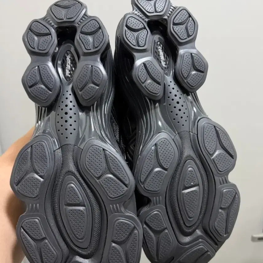 [BUNJANG] Asics Gel-Kinetic Fluent Graphite Grey Shoes / 아식스 잴 키네틱 플루언트 그래파이트 그레이