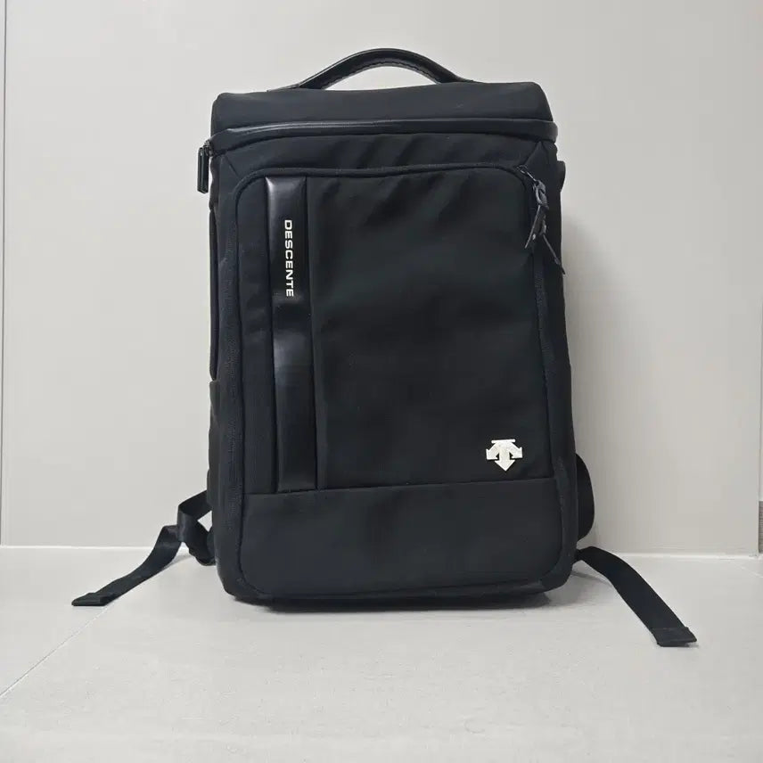 [BUNJANG] Descente Black Backpack / 데상트 블랙 백팩 가방