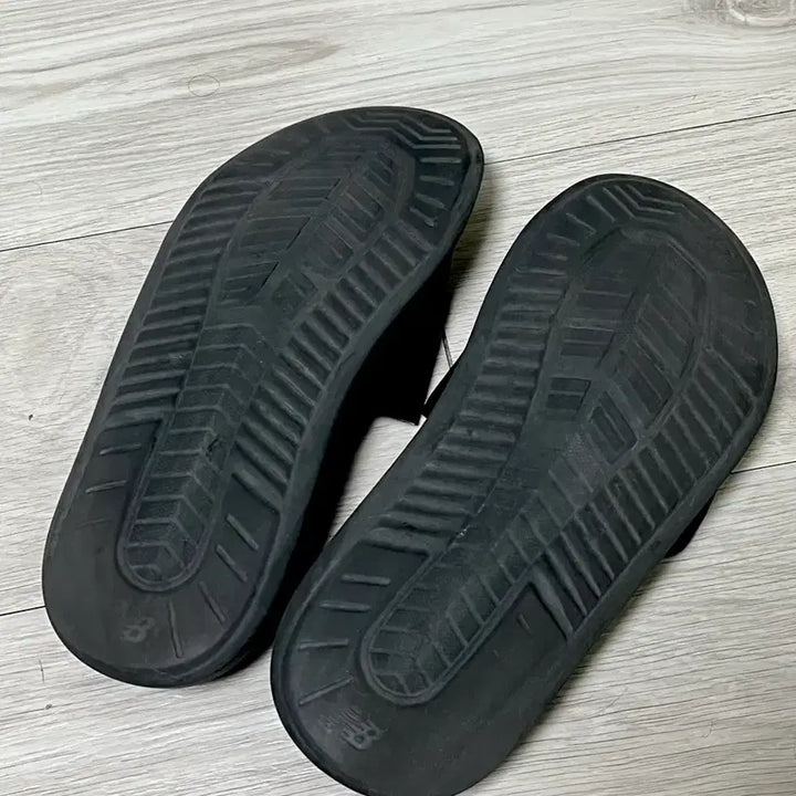 [BUNJANG] New Balance Cushioning Slide Black 260 / 뉴발란스 쿠셔닝 슬라이드 260