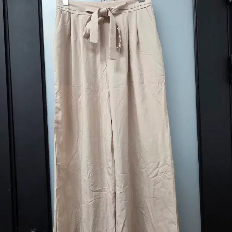 [BUNJANG] Two-Tuck Wide Pants with Back Banding / 뒷밴딩 투턱 와이드팬츠