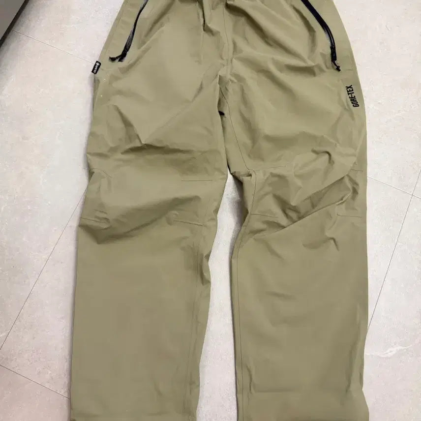 [BUNJANG] thisisneverthat GORE-TEX Pants Khaki / 디스이즈네버댓 고어텍스 팬츠 카키
