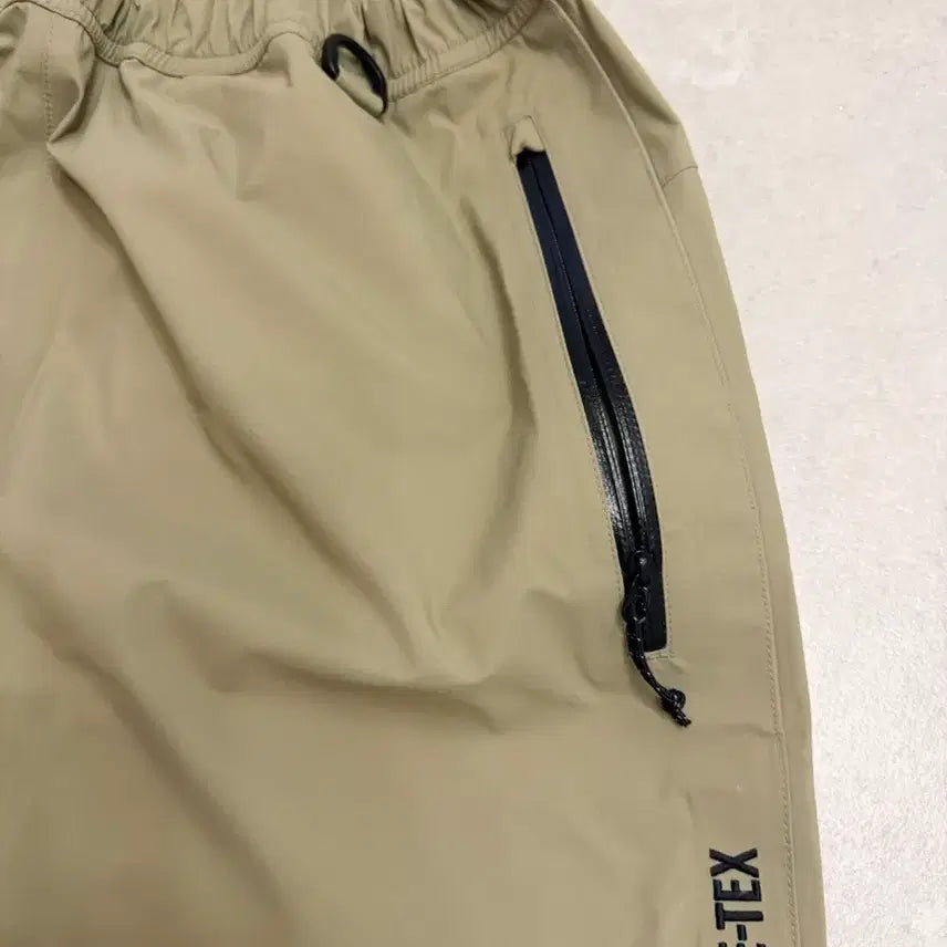 [BUNJANG] thisisneverthat GORE-TEX Pants Khaki / 디스이즈네버댓 고어텍스 팬츠 카키