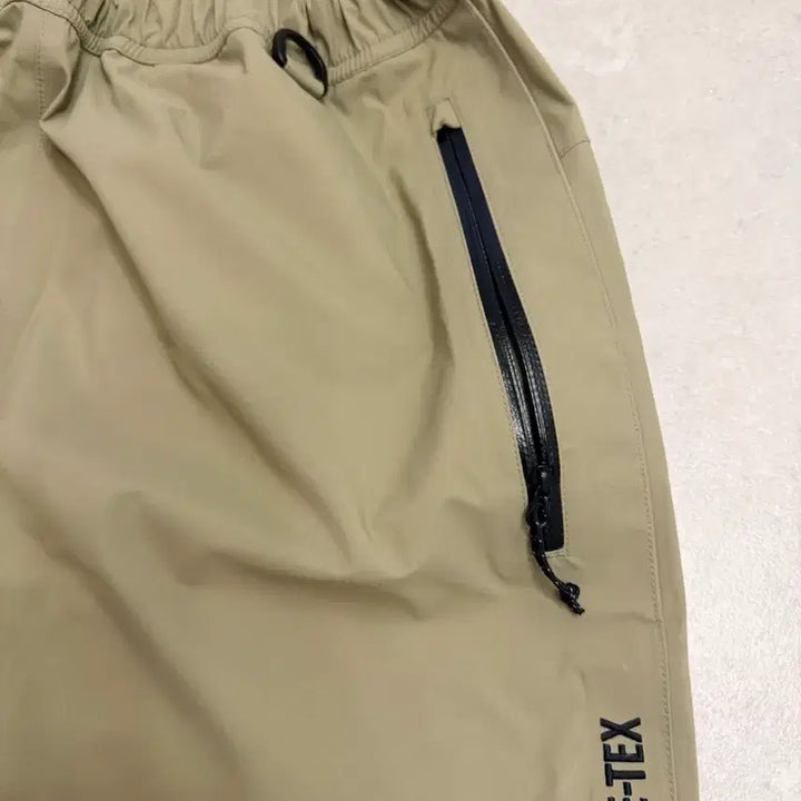 [BUNJANG] thisisneverthat GORE-TEX Pants Khaki / 디스이즈네버댓 고어텍스 팬츠 카키