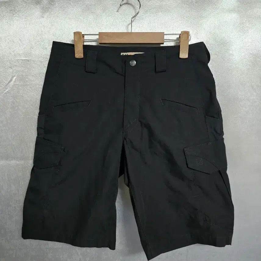 [BUNJANG] 5.11 Tactical Black Cargo Shorts / 5.11 택티컬 블랙 카고 반바지