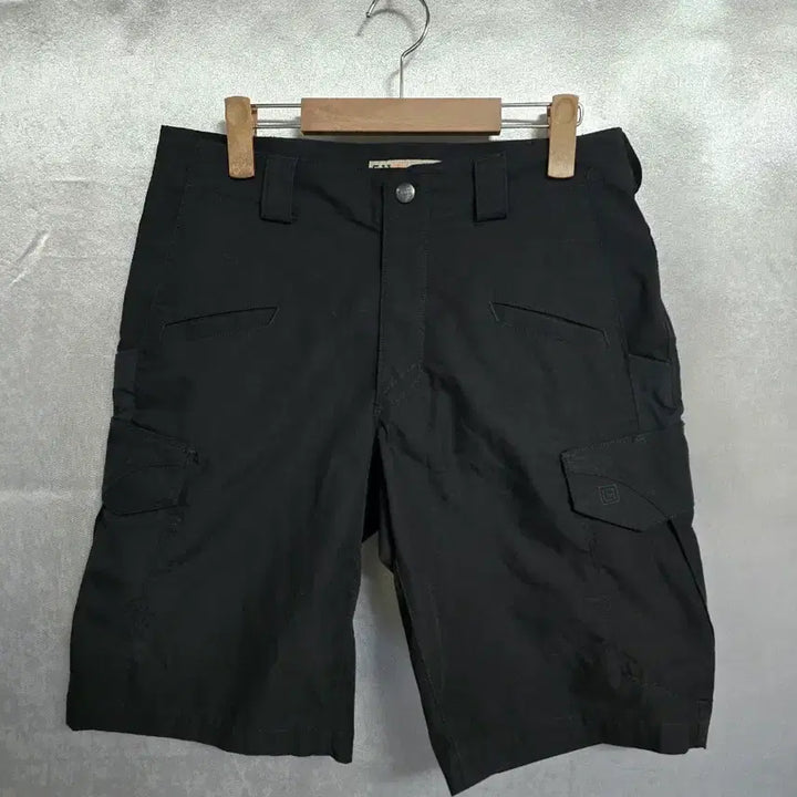 [BUNJANG] 5.11 Tactical Black Cargo Shorts / 5.11 택티컬 블랙 카고 반바지