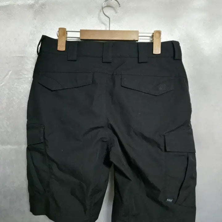 [BUNJANG] 5.11 Tactical Black Cargo Shorts / 5.11 택티컬 블랙 카고 반바지