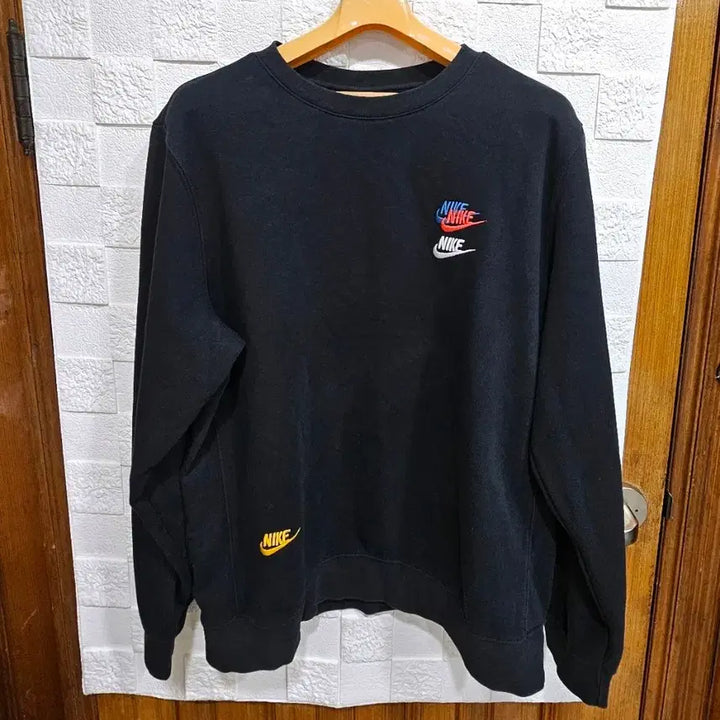 [BUNJANG] Nike Black Swoosh Sweatshirt / 나이키 블랙 스우시 맨투맨
