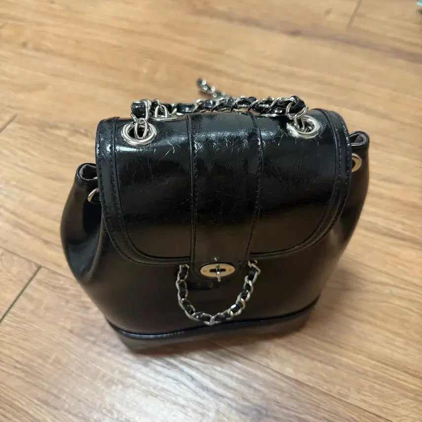 [BUNJANG] Cardinal Red Howa Bag Black Silver Hardware / 카디널레드 하우아백 블랙 은장