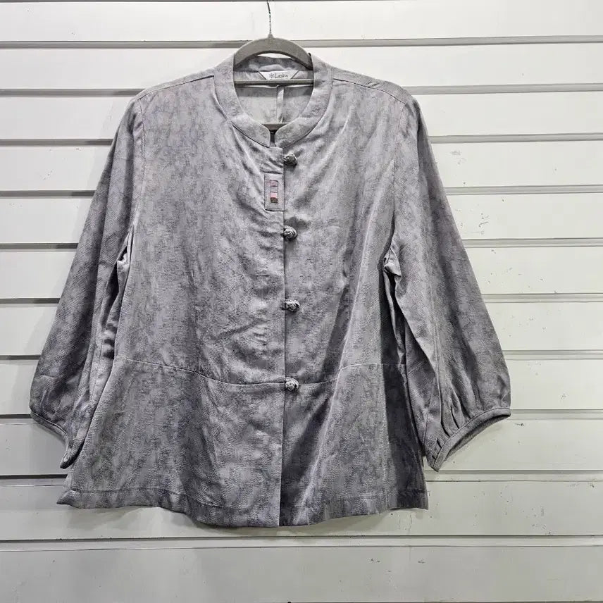 [BUNJANG] Rasca Punggi Inyeon Gray Three-Quarter Sleeve Blouse / 라스카  풍기인견 그레이 칠부소매 블라우스/보물찾기천사