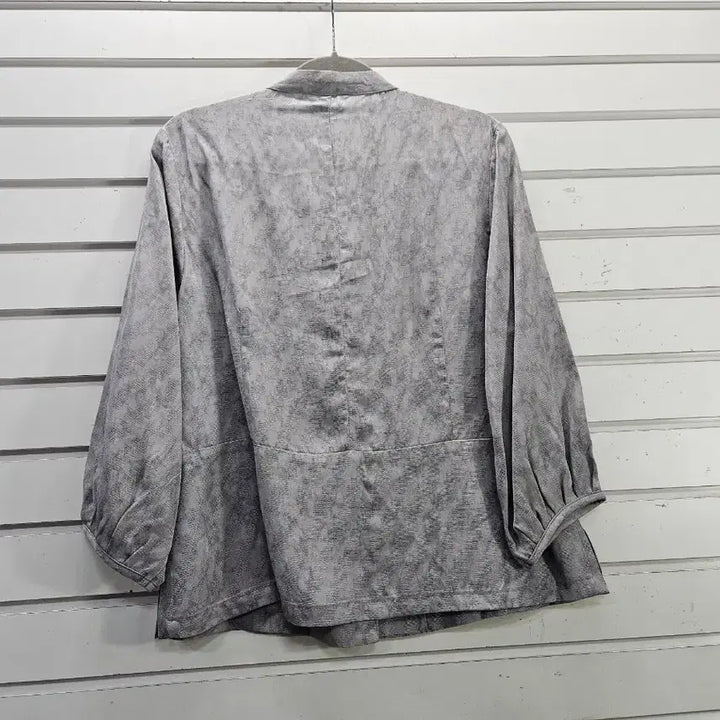 [BUNJANG] Rasca Punggi Inyeon Gray Three-Quarter Sleeve Blouse / 라스카  풍기인견 그레이 칠부소매 블라우스/보물찾기천사