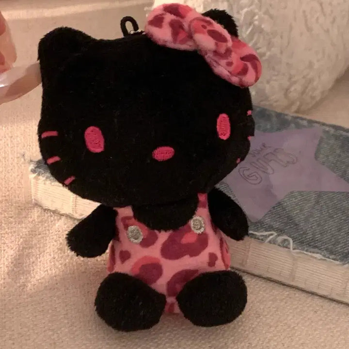 [BUNJANG] Sanrio Hello Kitty Pink Leopard Print Keychain Mascot / 일본 산리오 정품 블랙 헬로 키티 핑크 레오파드 호피 갸루 키링 마스코트