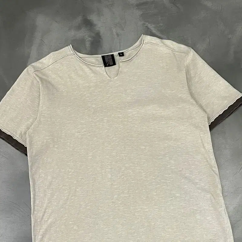 [BUNJANG] Halham Cutout Collar Short Sleeve T-Shirt / 할햄 트임 카라 반팔티 y16622