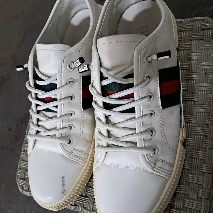 [BUNJANG] Gucci White Sneakers Three Stripe Tab 41 / 구찌 화이트 스니커즈 삼선탭 41 260