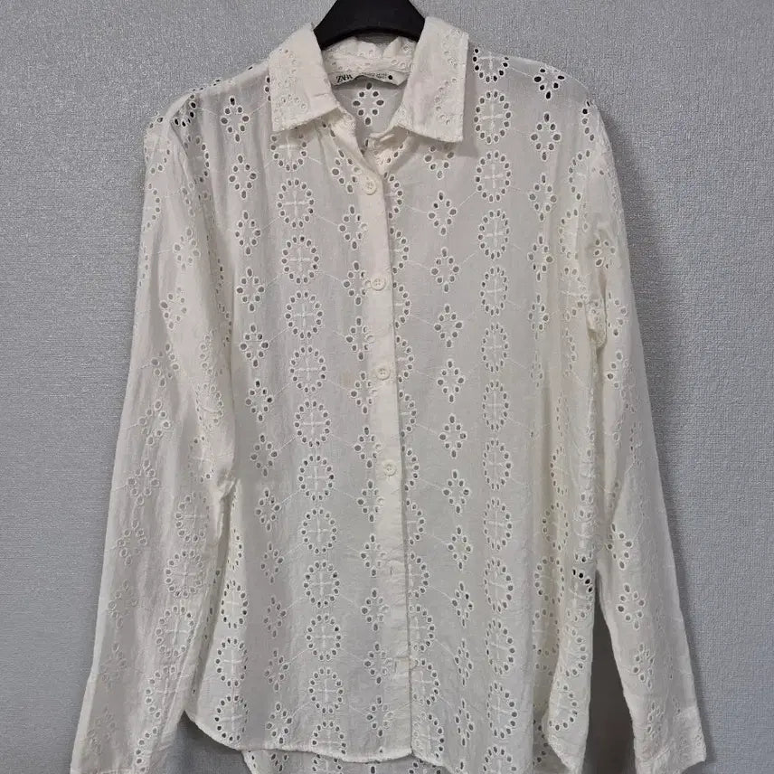 [BUNJANG] Zara Eyelet Blouse White / 자라 아일렛 블라우스 화이트 55~66