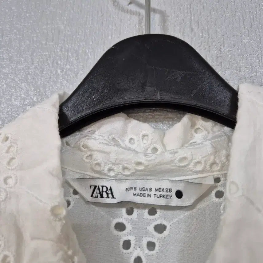 [BUNJANG] Zara Eyelet Blouse White / 자라 아일렛 블라우스 화이트 55~66