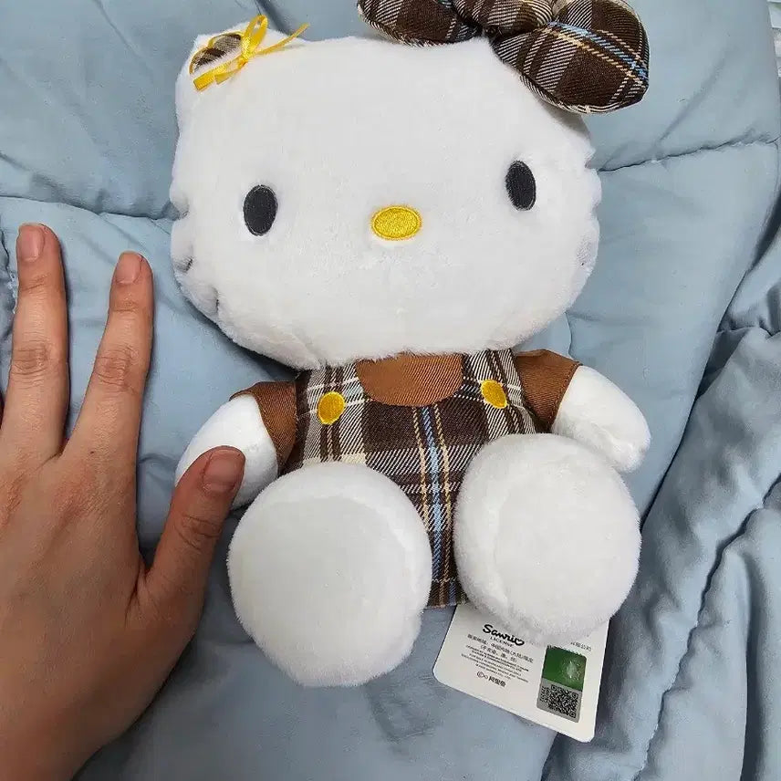 [BUNJANG] Hello Kitty Check Overalls Medium Plush Doll / 헬로키티 체크 멜빵 중형인형