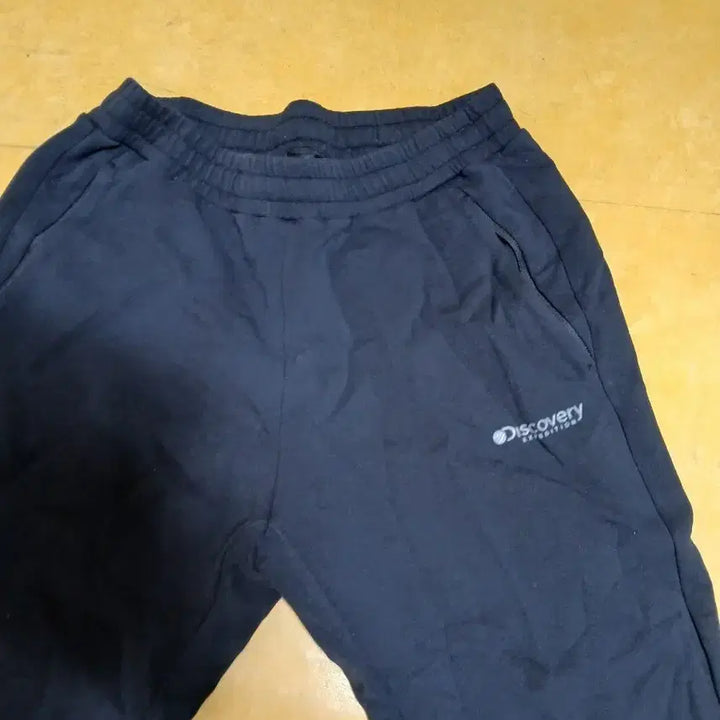 [BUNJANG] Discovery Black Training Pants / 디스커버리 검정색 트레이닝 바지