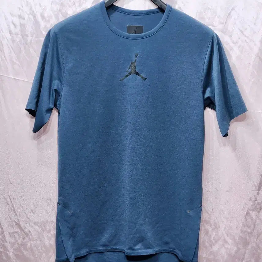 [BUNJANG] Jordan Tech Short Sleeve T-Shirt / 조던 테크 반팔 티셔츠 95