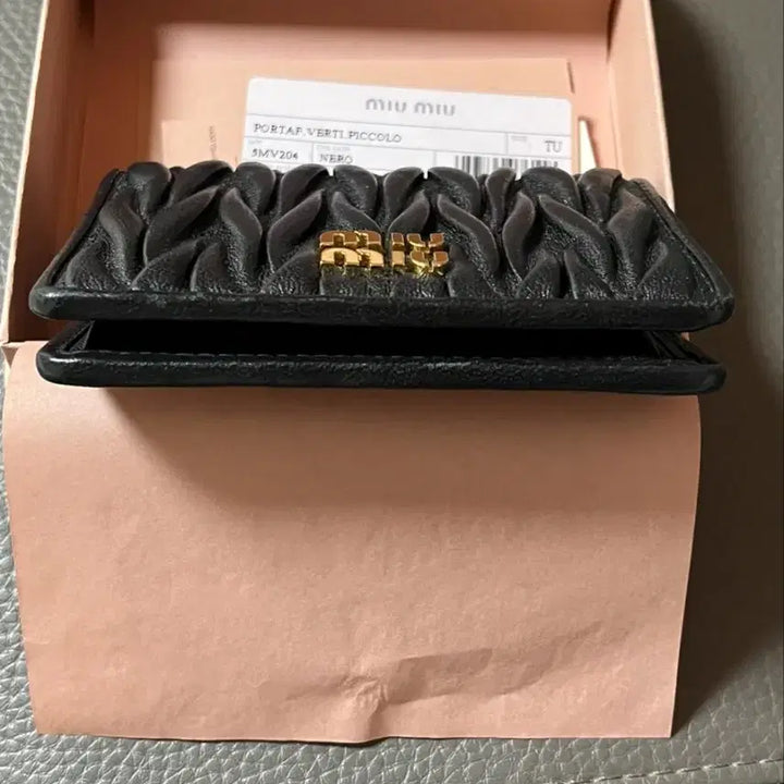 [BUNJANG] Miu Miu Matelassé Wallet Black / 미우미우 마테라쎄 반지갑 블랙