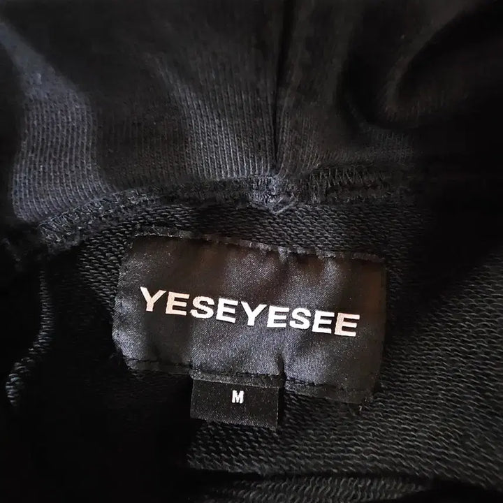 [BUNJANG] YESEYESEE Black Hoodie / YESEYESEE 검정색 후드티