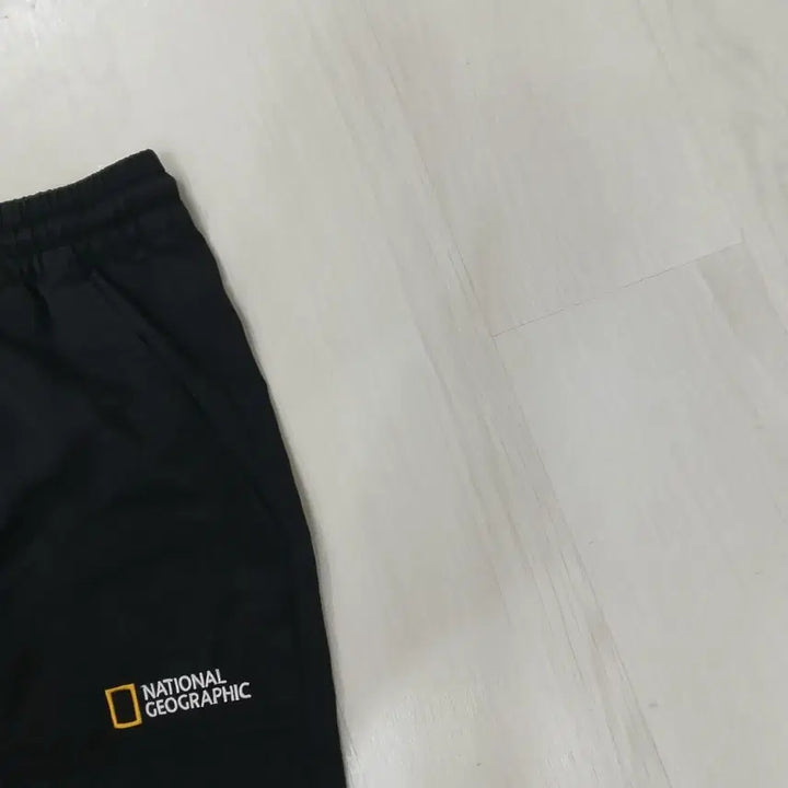 [BUNJANG] National Geographic Black Shorts Size 32 / 내셔널지오그래픽 블랙 반바지 정품 32