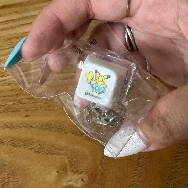 [BUNJANG] Pokemon Pikachu Keycap Keyring 30th Anniversary Olive Young Exclusive / 피카츄 키캡키링 포켓몬 30주년