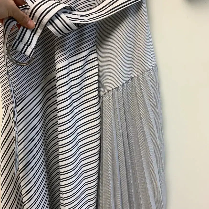 [BUNJANG] IT MICHAA Striped Midi Dress / IT MICHAA 스트라이프 원피스