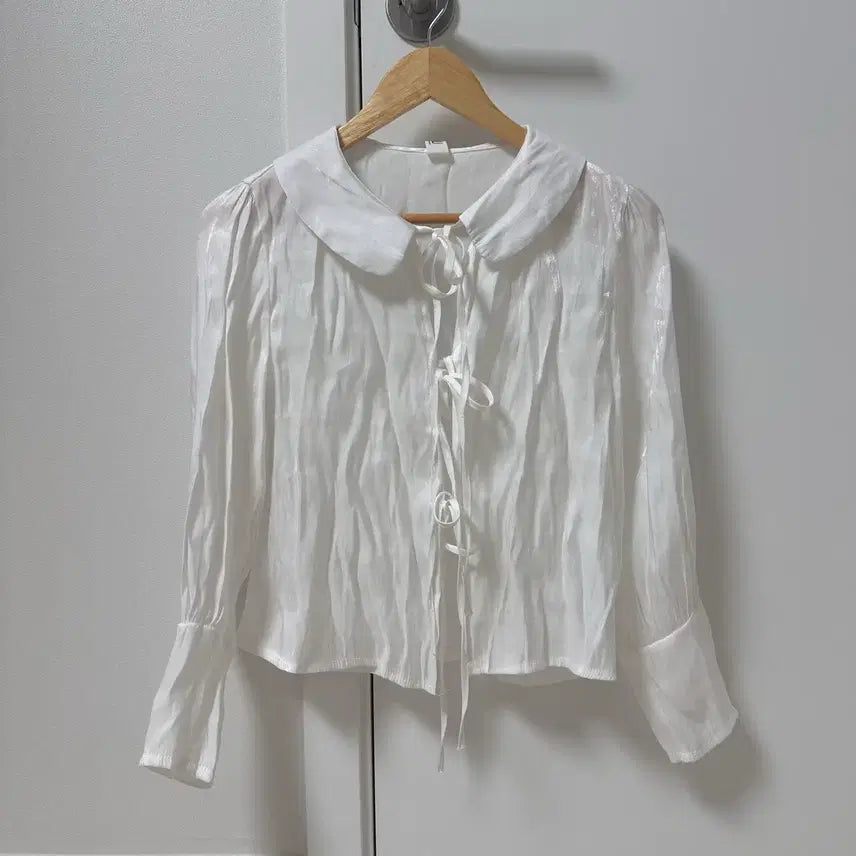 [BUNJANG] Silket Ribbon Slit Blouse / 실켓 트임리본블라우스