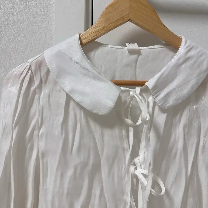 [BUNJANG] Silket Ribbon Slit Blouse / 실켓 트임리본블라우스