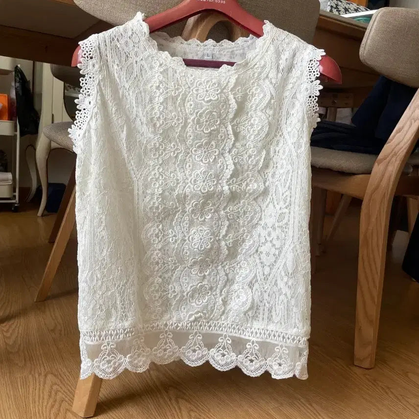 [BUNJANG] White Lace Sleeveless Blouse / 화이트 레이스 민소매 블라우스 나시