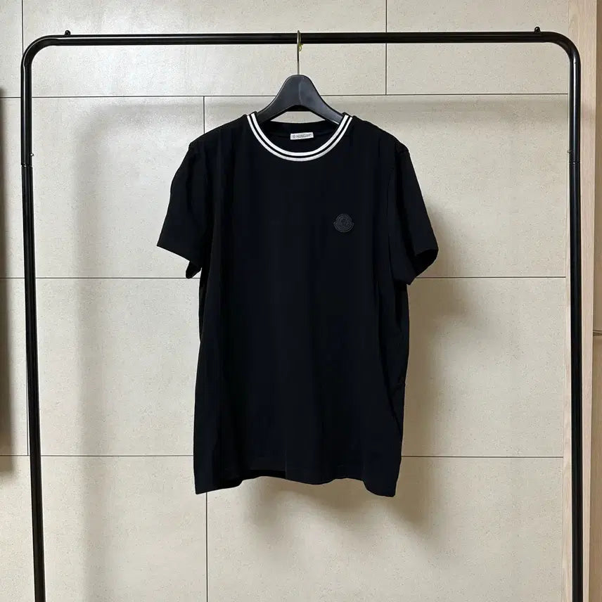 [BUNJANG] Moncler Black Logo T-Shirt / 몽클레어 블랙로고 반팔