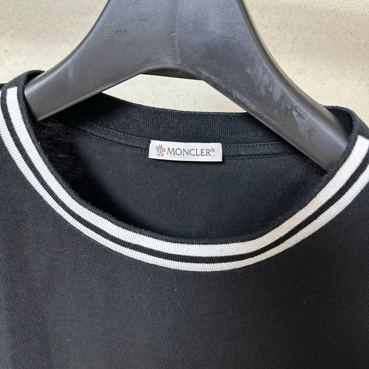 [BUNJANG] Moncler Black Logo T-Shirt / 몽클레어 블랙로고 반팔